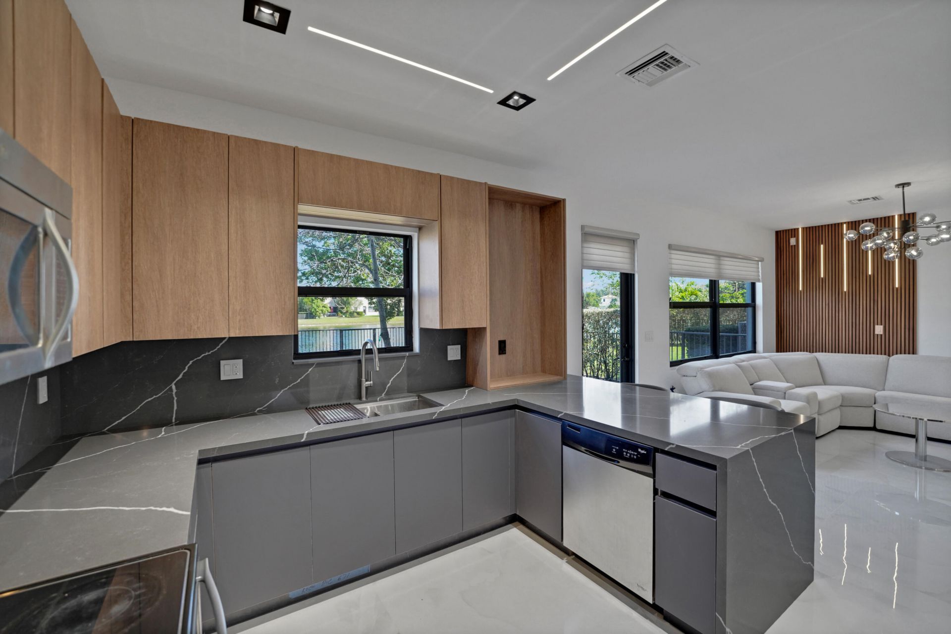 671 NE 191st Terrace, Miami, FL 33179 Photo