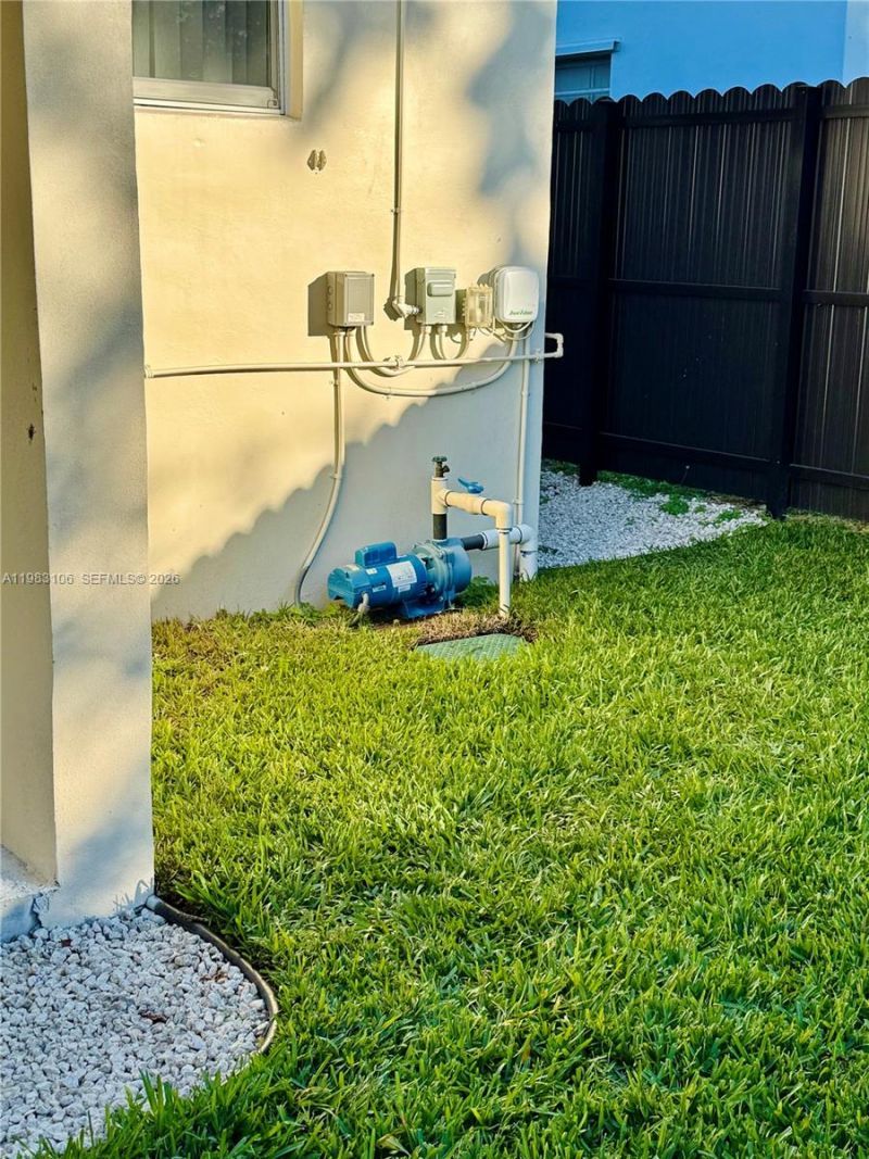 609 NW 2nd Ave , Unit 1, Hallandale Beach, FL 33009 Photo