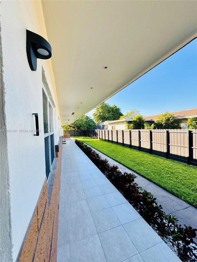 609 NW 2nd Ave , Unit 1, Hallandale Beach, FL 33009 Photo