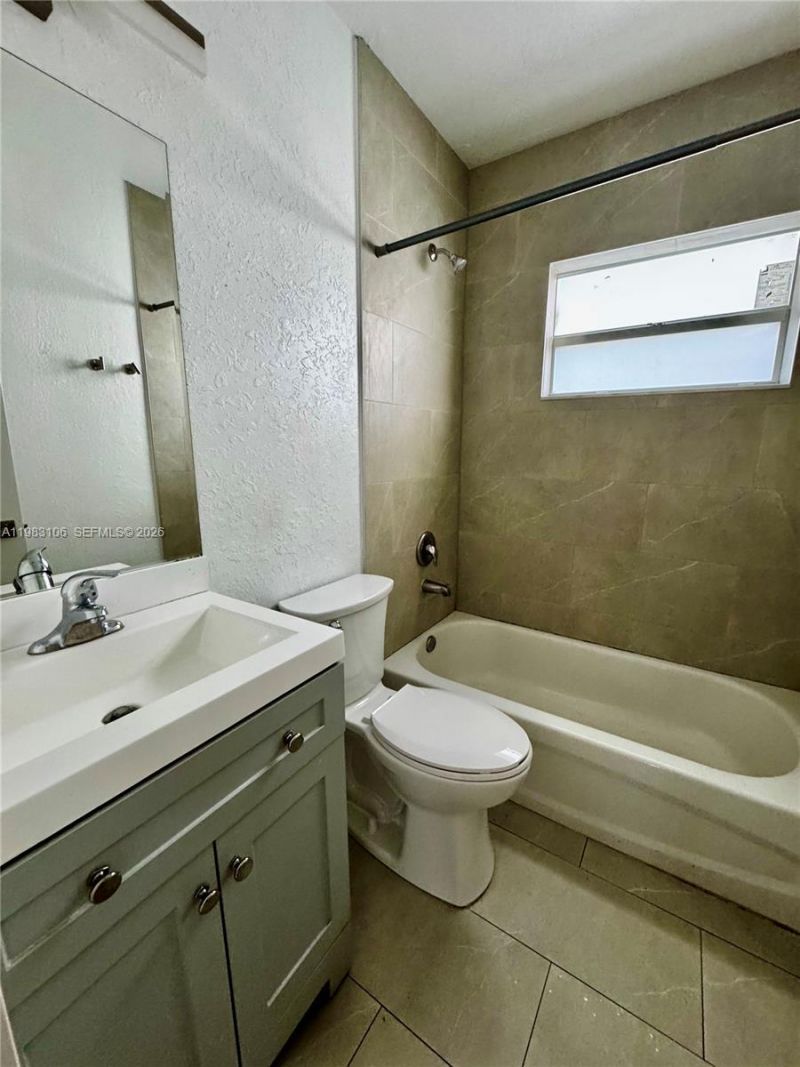 609 NW 2nd Ave , Unit 1, Hallandale Beach, FL 33009 Photo