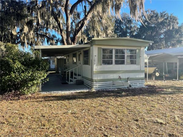 1079 NW 7TH BOULEVARD , LAKE PANASOFFKEE, FL 33538