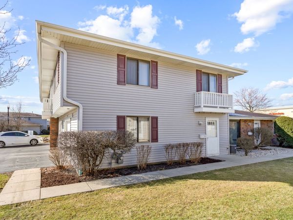 18 Dennis Court , Unit 18, Schaumburg, IL 60193