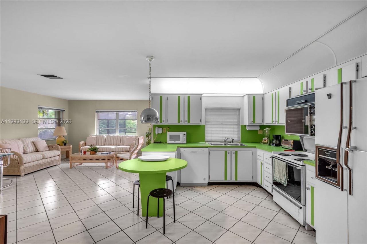 16623 Waters Edge Dr, Weston, FL 33326 Photo