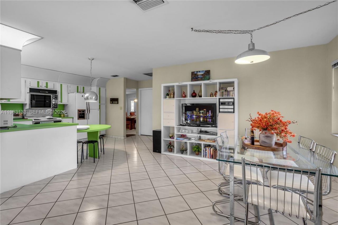 16623 Waters Edge Dr, Weston, FL 33326 Photo