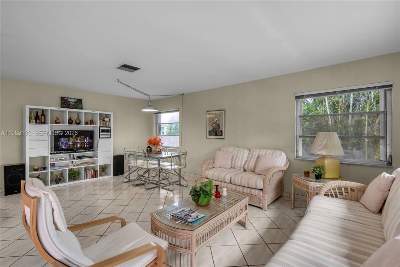 16623 Waters Edge Dr, Weston, FL 33326 Photo