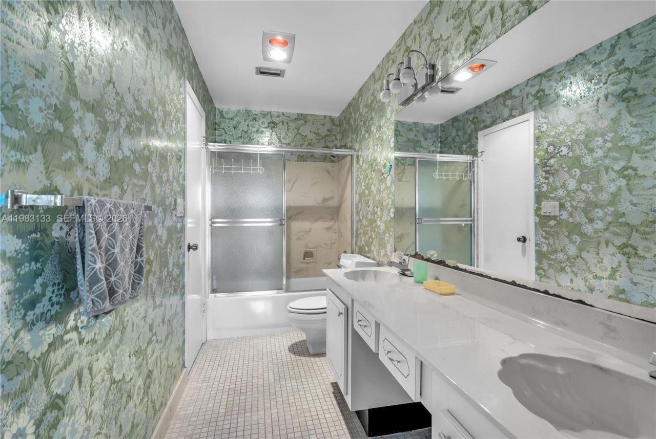 16623 Waters Edge Dr, Weston, FL 33326 Photo