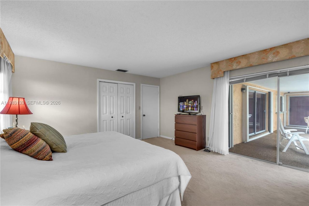 16623 Waters Edge Dr, Weston, FL 33326 Photo