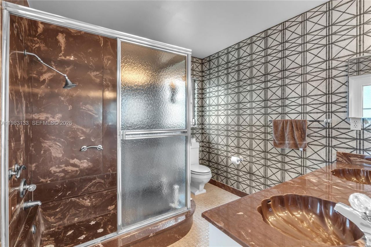 16623 Waters Edge Dr, Weston, FL 33326 Photo