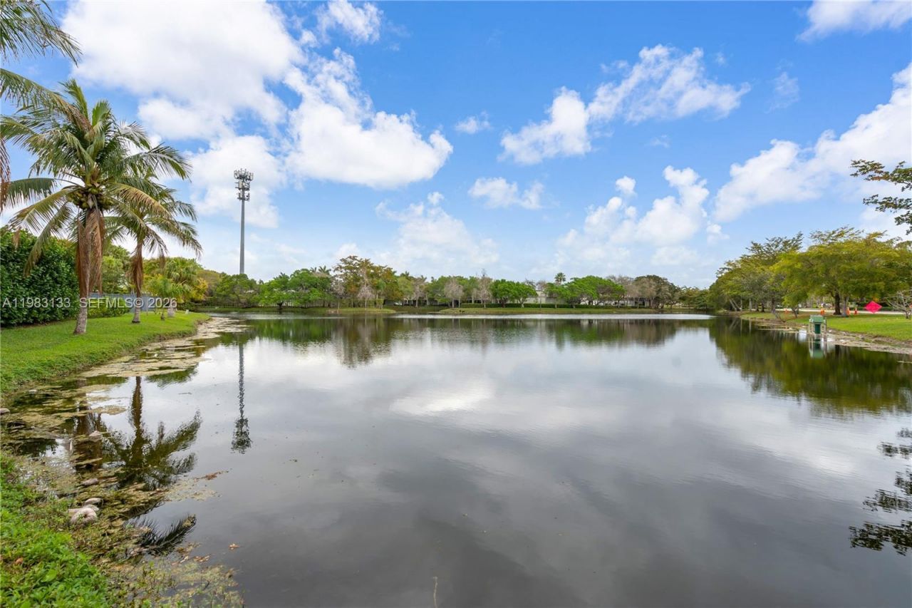 16623 Waters Edge Dr, Weston, FL 33326 Photo