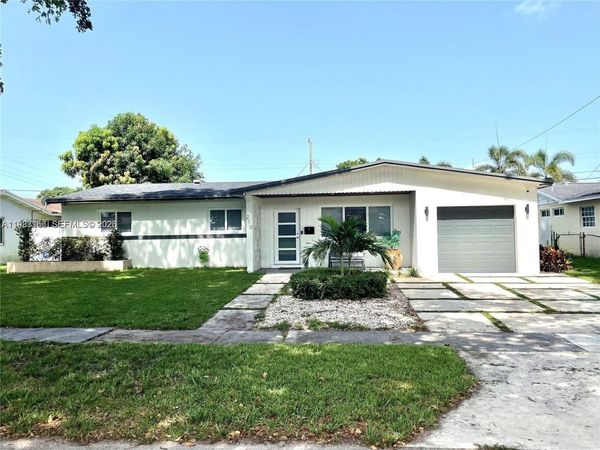 210 SW 65th Way , Pembroke Pines, FL 33023