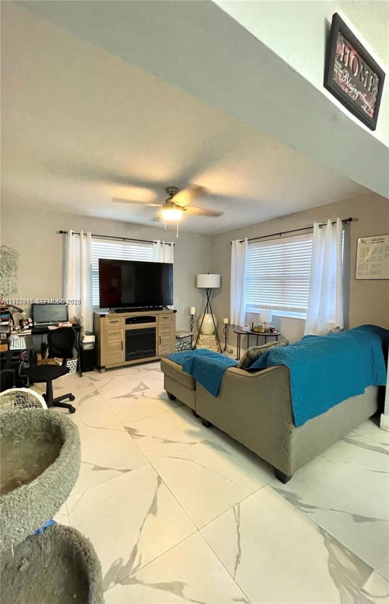 210 SW 65th Way, Pembroke Pines, FL 33023 Photo