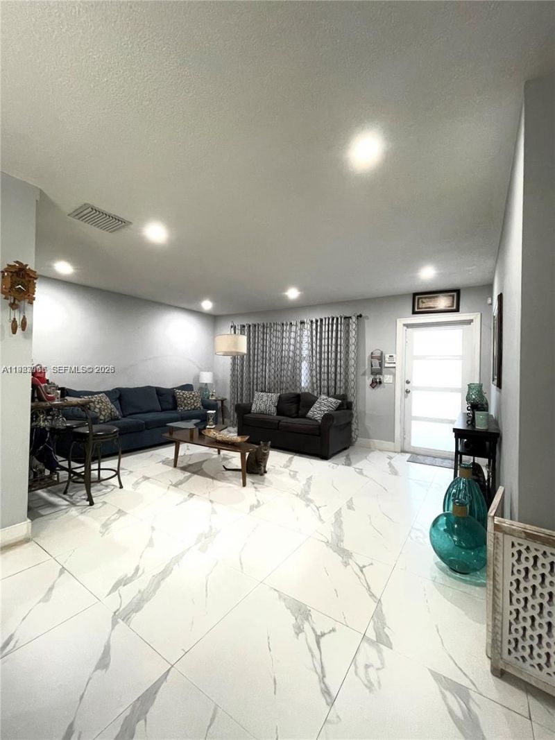 210 SW 65th Way, Pembroke Pines, FL 33023 Photo