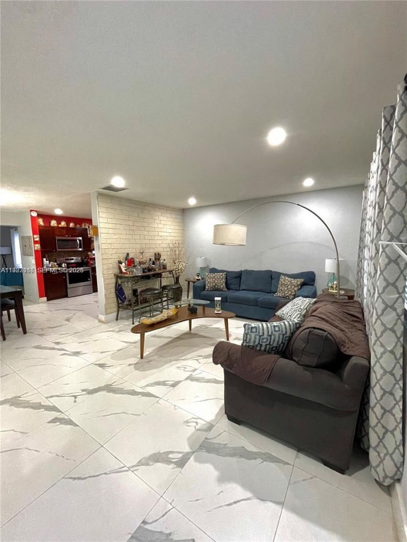 210 SW 65th Way, Pembroke Pines, FL 33023 Photo