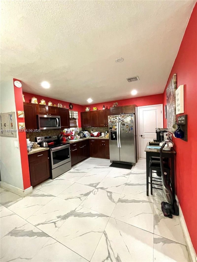 210 SW 65th Way, Pembroke Pines, FL 33023 Photo