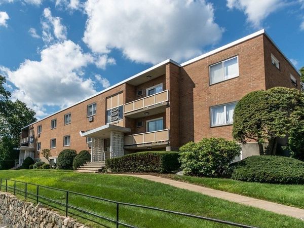 32 Jacqueline Rd, Unit E, Waltham, MA 02452