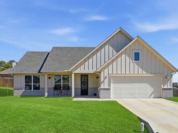 4004 Gallivant Drive, Granbury, TX 76049