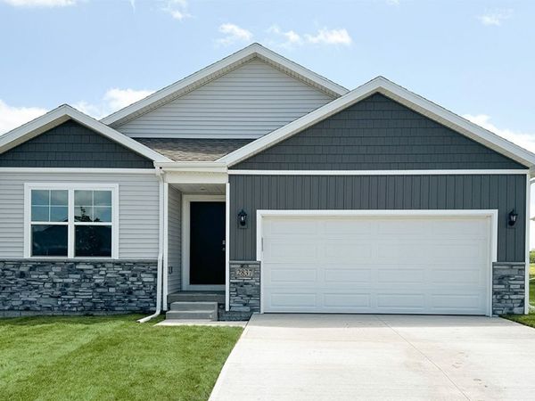 2846 Mary Drive , Hiawatha, IA 52233