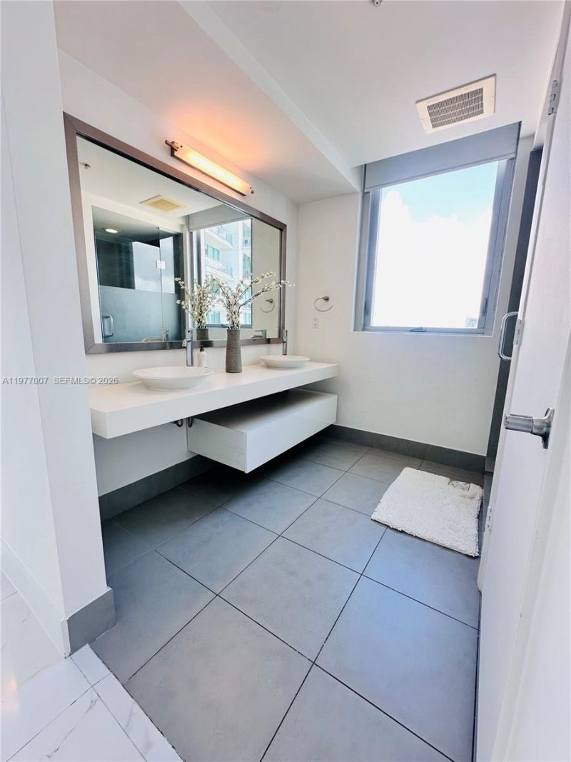 92 SW 3rd St, Unit 3105, Miami, FL 33130 Photo