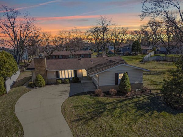 618 Crescent Drive , Downers Grove, IL 60516