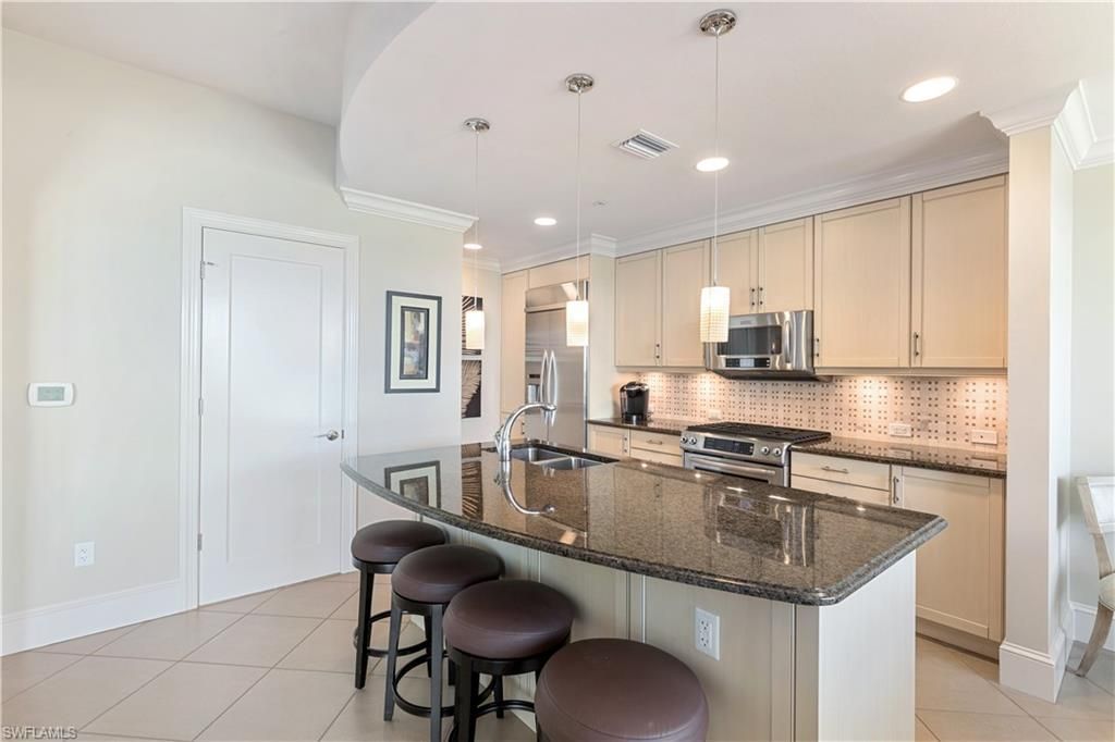 9123 Strada Pl, Unit 7207, Naples, FL 34108 Photo