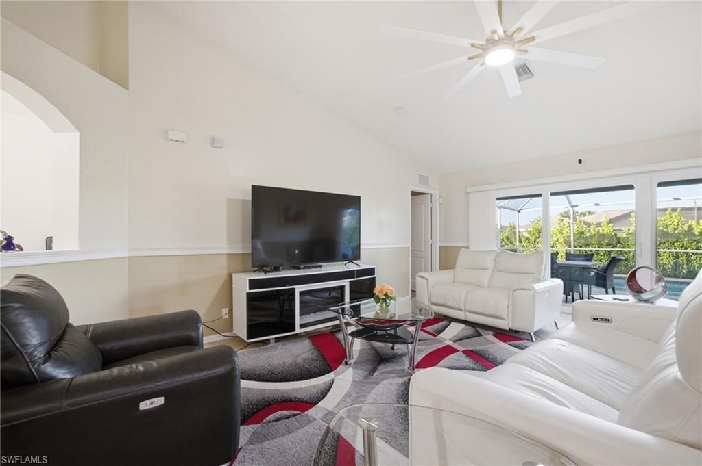 1112 SW 9th Ct, Cape Coral, FL 33991 Photo