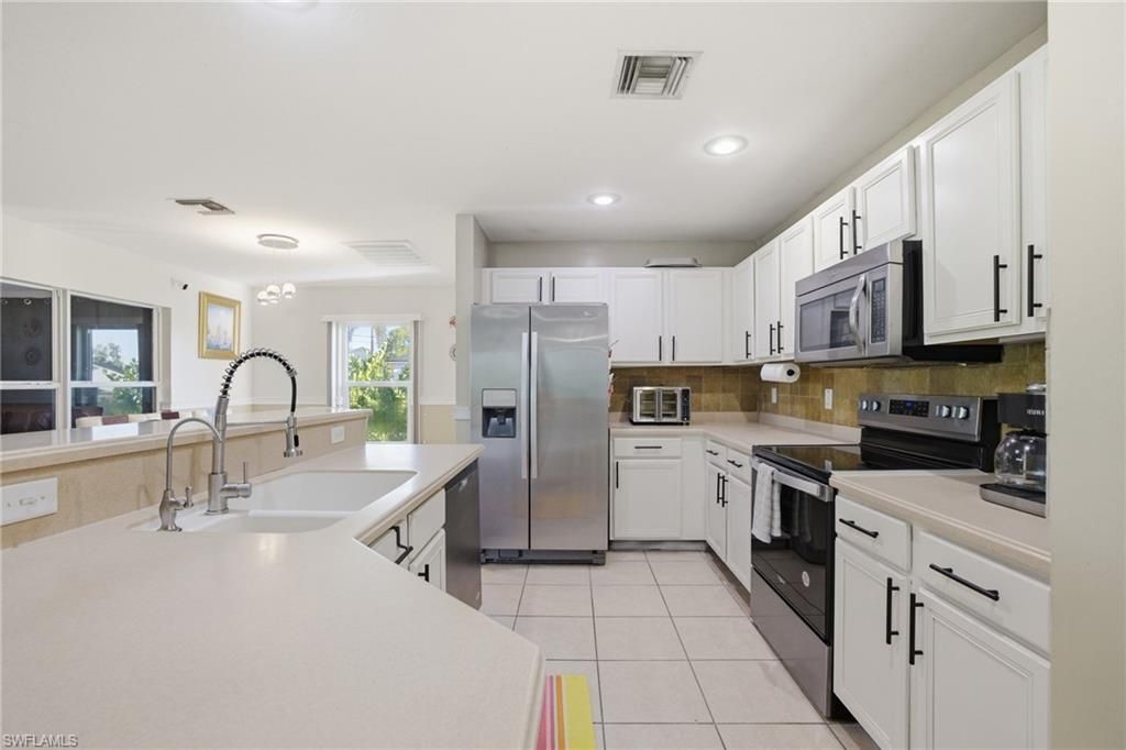 1112 SW 9th Ct, Cape Coral, FL 33991 Photo