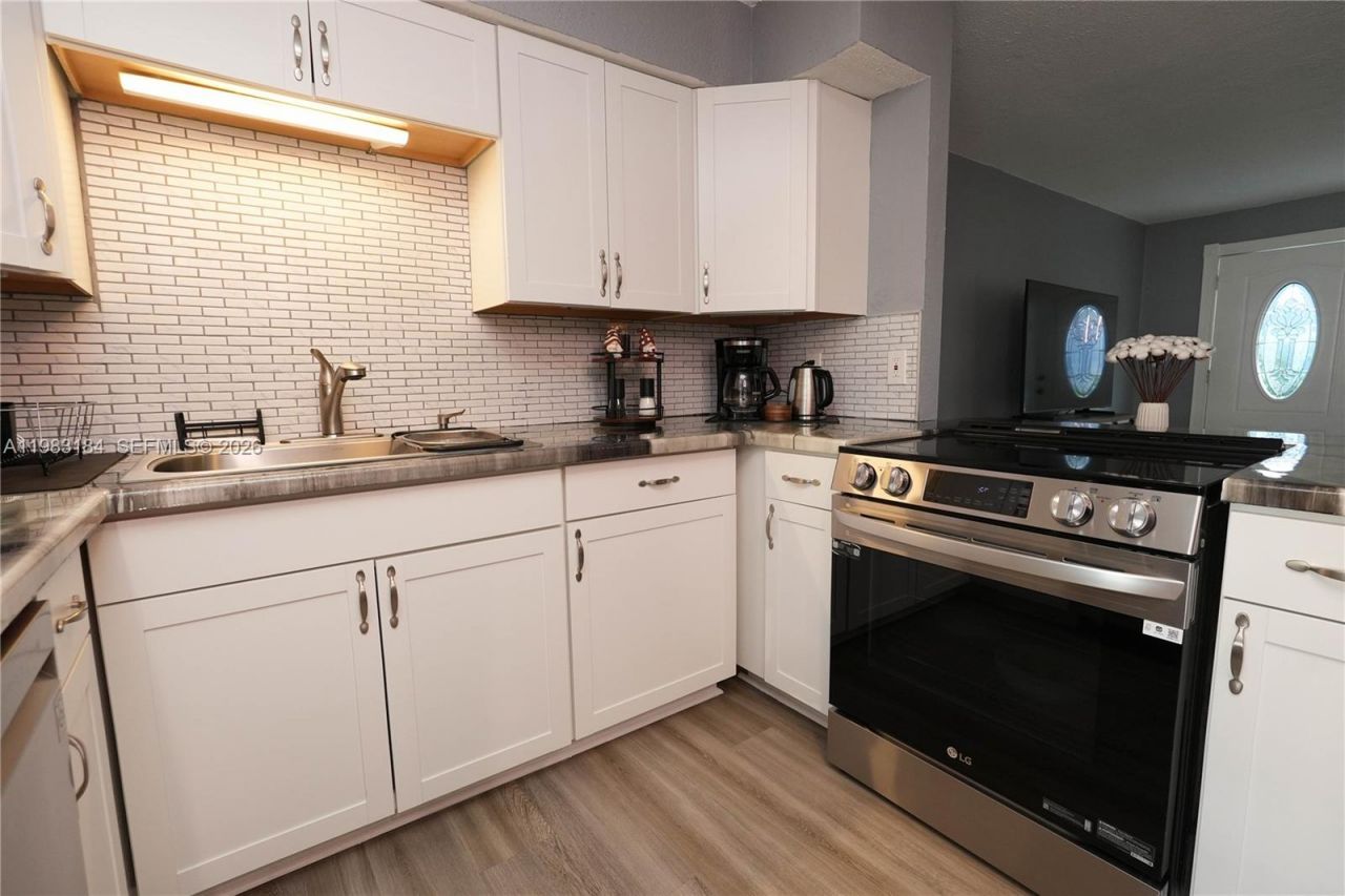 742 Granada St , Unit A, Fort Pierce, FL 34949 Photo