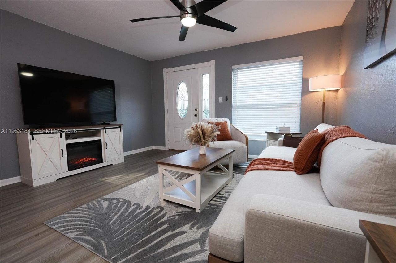 742 Granada St , Unit A, Fort Pierce, FL 34949 Photo