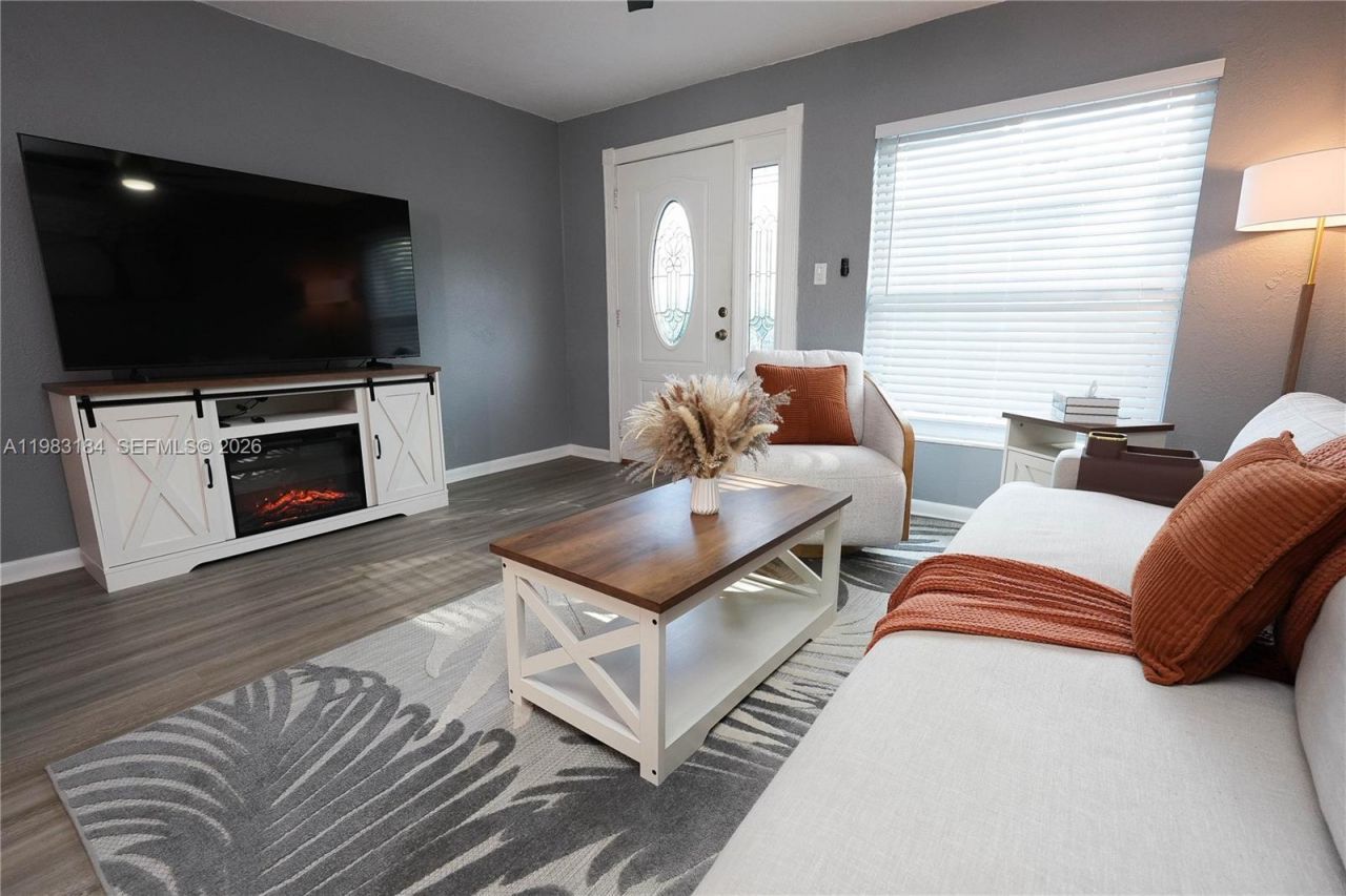 742 Granada St , Unit A, Fort Pierce, FL 34949 Photo