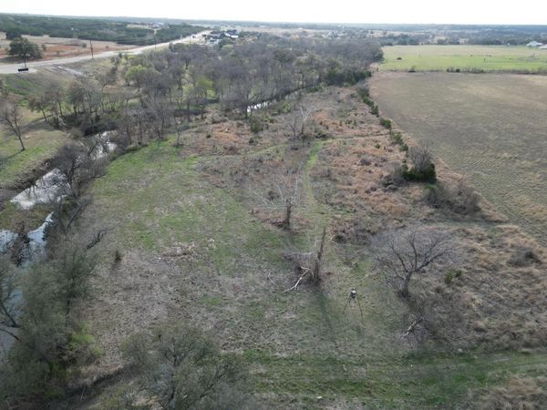 125 Scotty LN, Liberty Hill, TX 78642