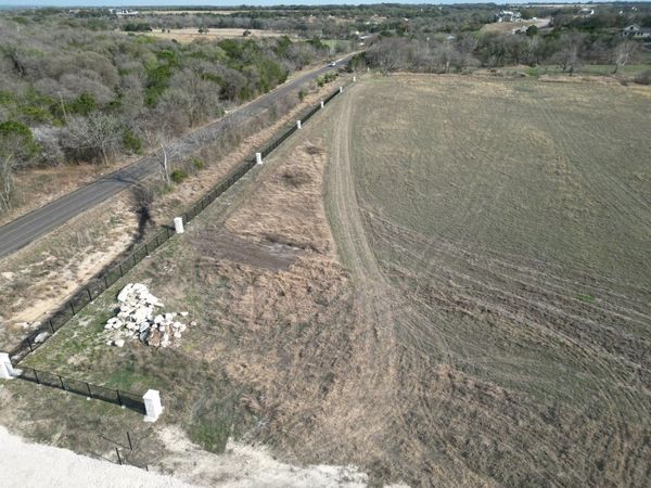 101 Scotty LN, Liberty Hill, TX 78642