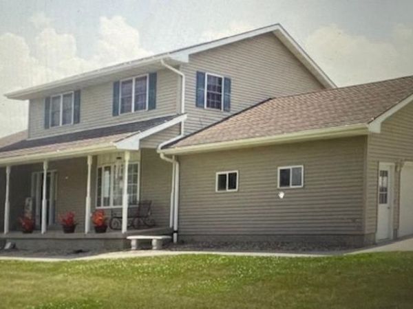 1950 221st Street, Manchester, IA 52057