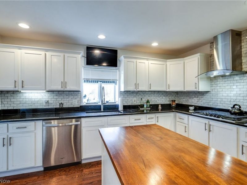 568 Hampshire Road , Fairlawn, OH 44333 Photo 16