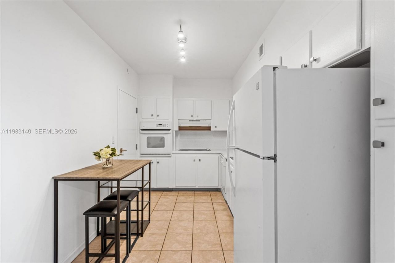 90 Edgewater Dr , Unit 1216, Coral Gables, FL 33133 Photo