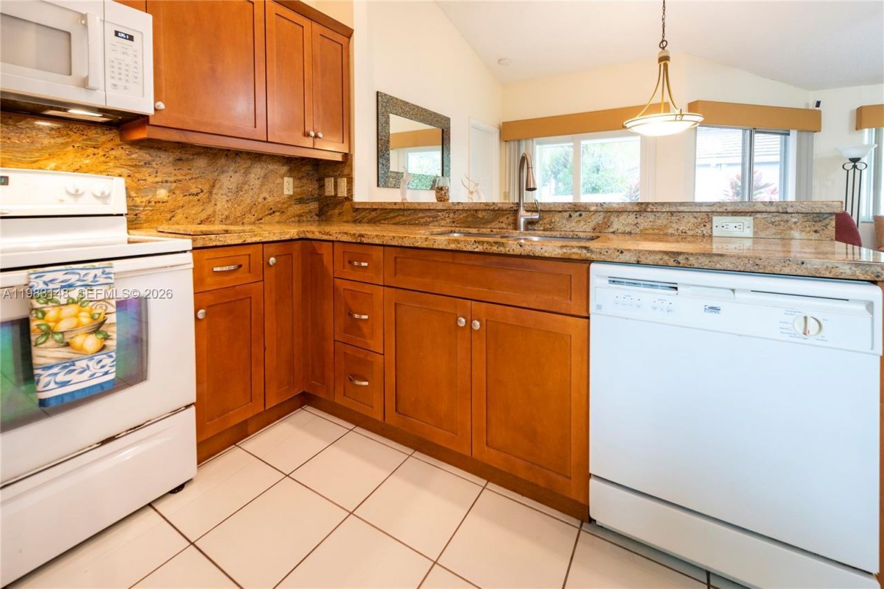 828 NW 99th Ave, Plantation, FL 33324 Photo