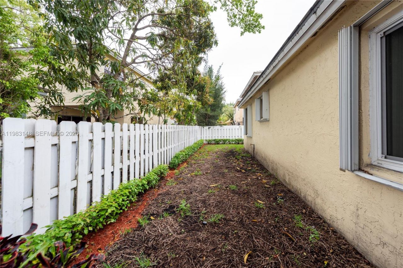 828 NW 99th Ave, Plantation, FL 33324 Photo