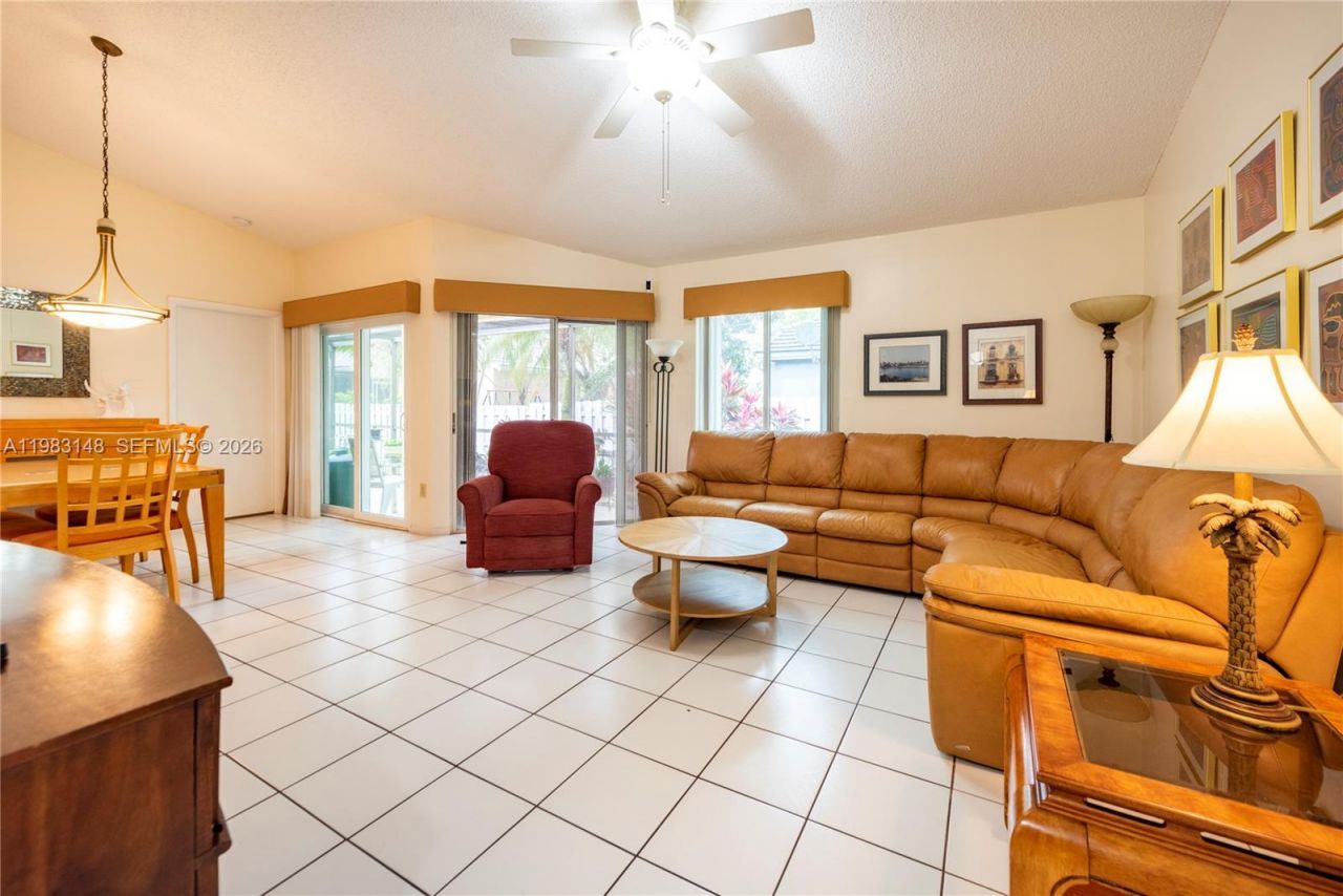 828 NW 99th Ave, Plantation, FL 33324 Photo