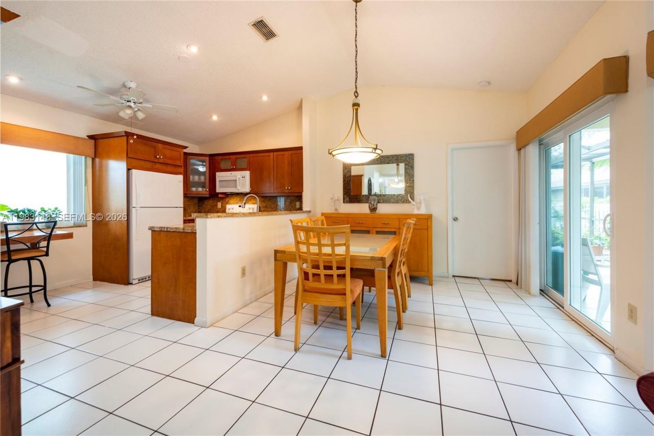 828 NW 99th Ave, Plantation, FL 33324 Photo