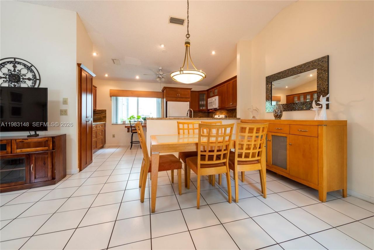 828 NW 99th Ave, Plantation, FL 33324 Photo