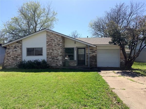 1304 Glynn Oaks Drive, Arlington, TX 76010
