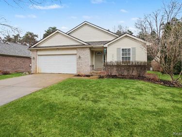 2661 Signature Circle, Hamburg Twp, MI 48169