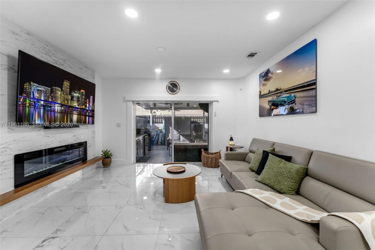 120 SW 109th Ave, Unit 18, Sweetwater, FL 33174 Photo