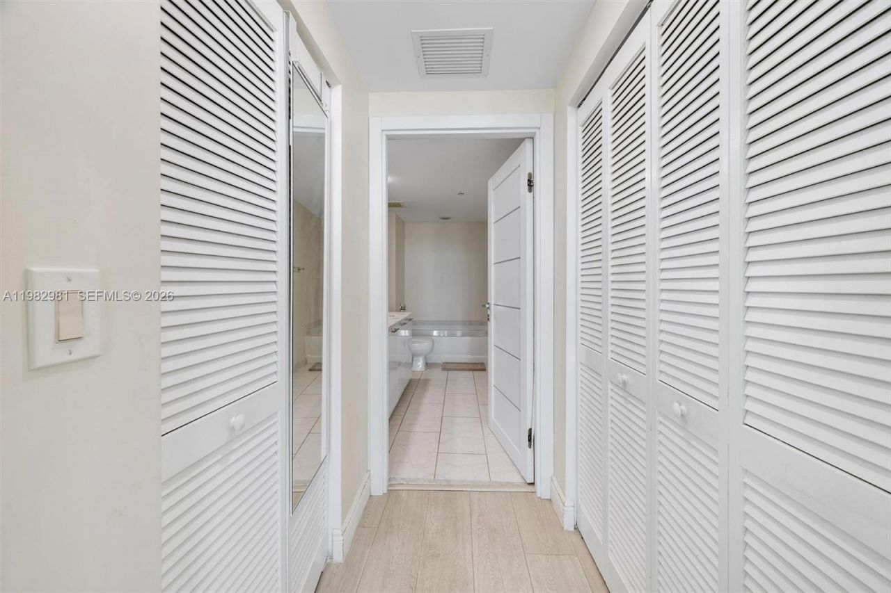 951 Brickell Ave , Unit 1806, Miami, FL 33131 Photo