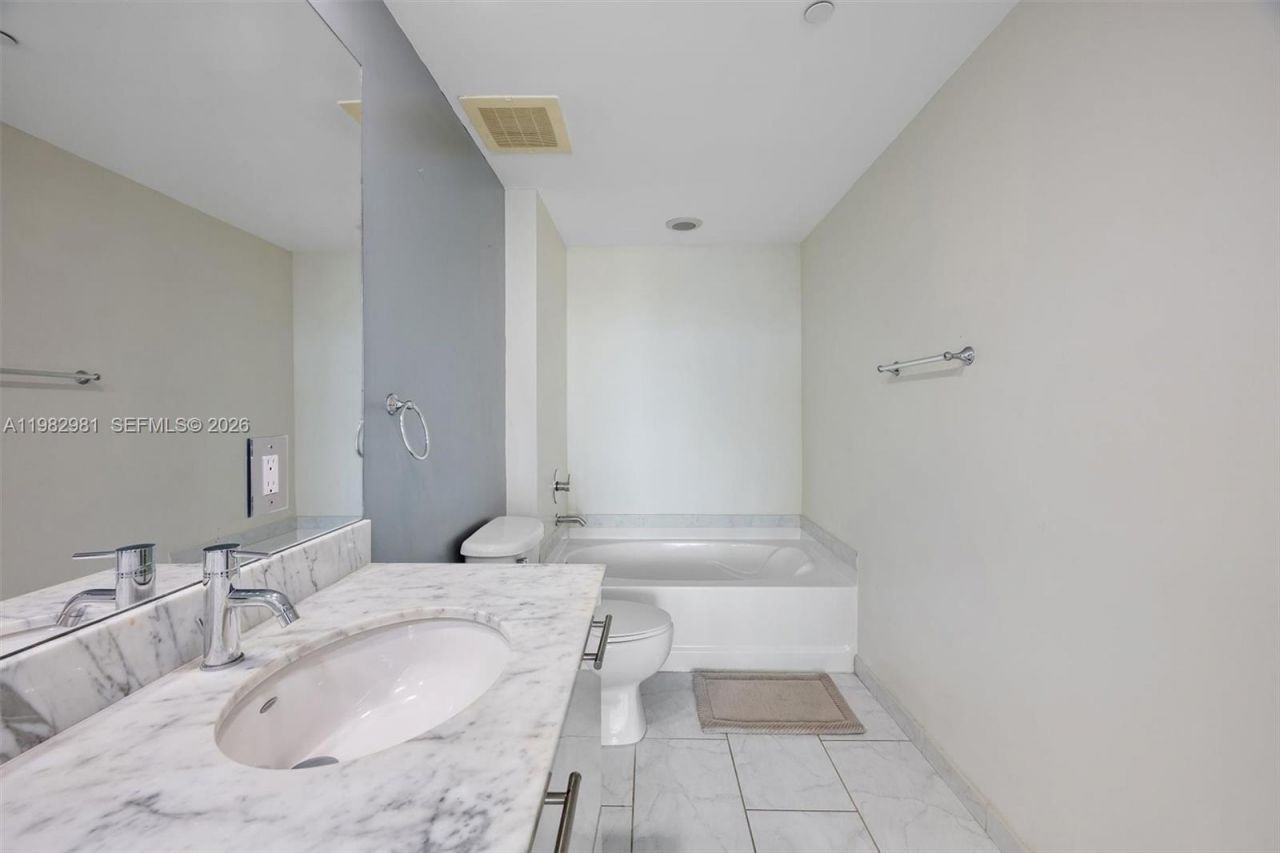 951 Brickell Ave , Unit 1806, Miami, FL 33131 Photo