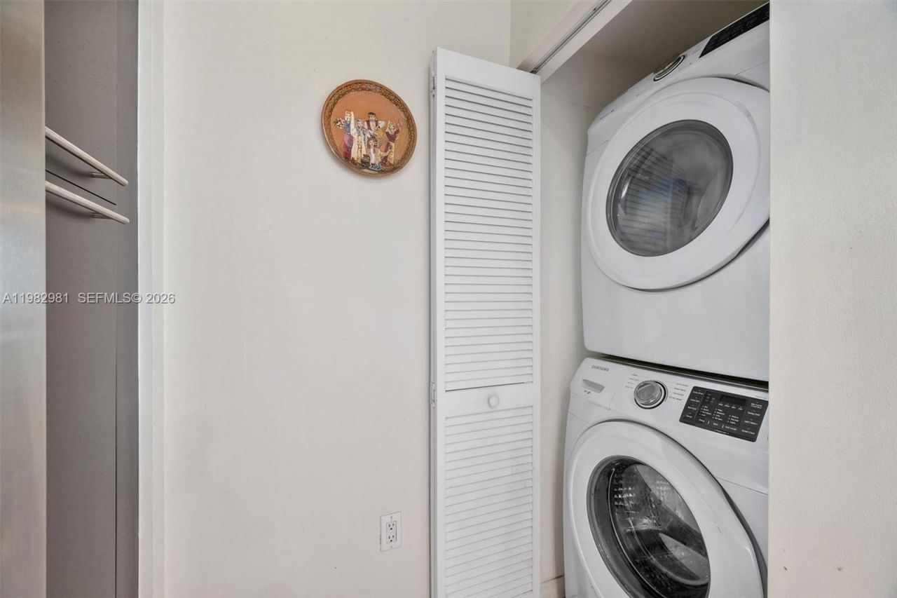 951 Brickell Ave , Unit 1806, Miami, FL 33131 Photo