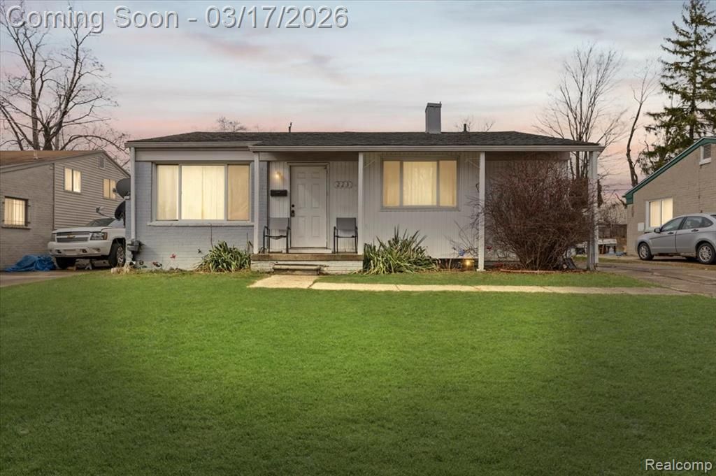 223 Victory Drive, Pontiac, MI 48342 Main Photo