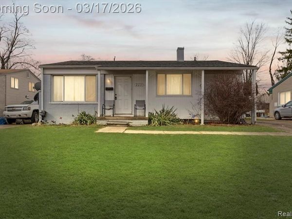 223 Victory Drive, Pontiac, MI 48342