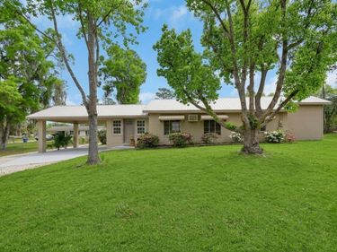 4611 GRAND AVENUE, DE LEON SPRINGS, FL 32130