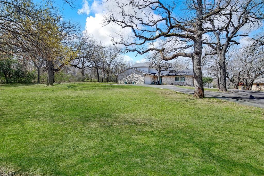 132 S Briaroaks Road, Burleson, TX 76028 Main Photo