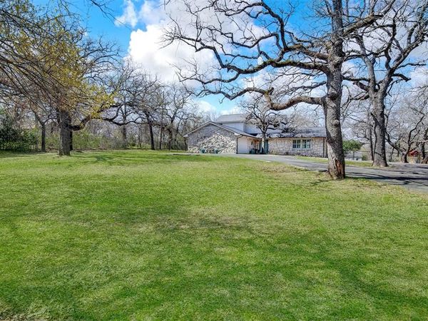 132 S Briaroaks Road, Burleson, TX 76028